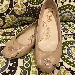 Sam Edelman size 8M beige flats